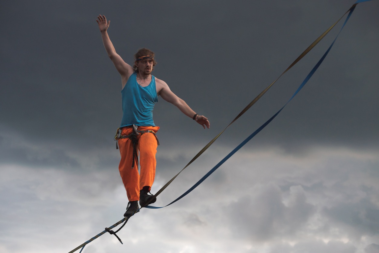 Man highlining