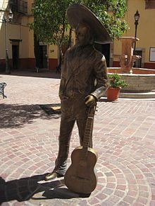 A statue of Jorge Negrete.
