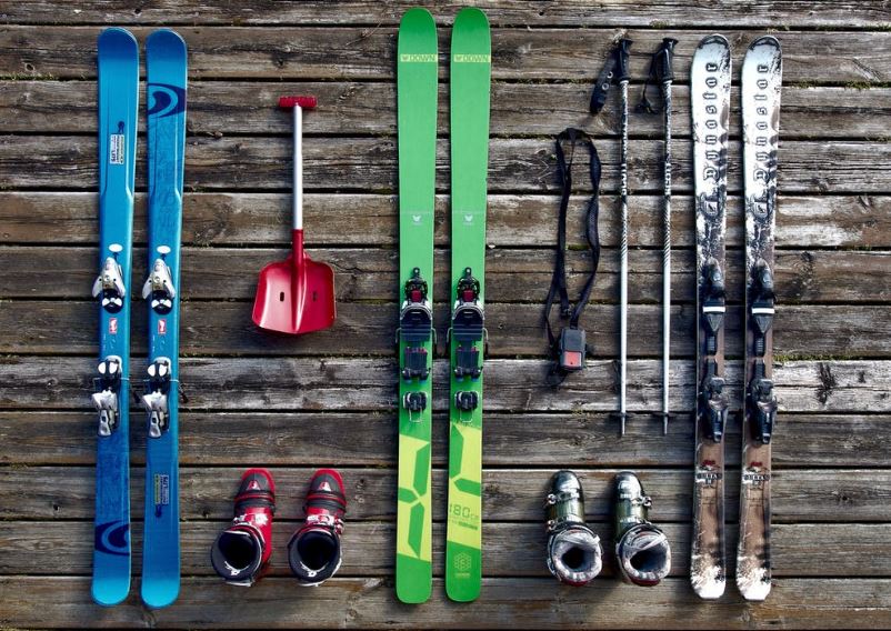 Various ski gear